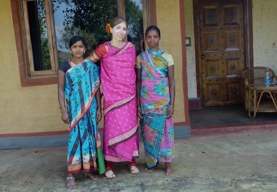 Je me suis acheté un sari local, que les "filles" de Chandoori Sai m'ont mis sur mes vêtements