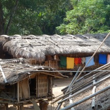 Des maisons dans un village garo